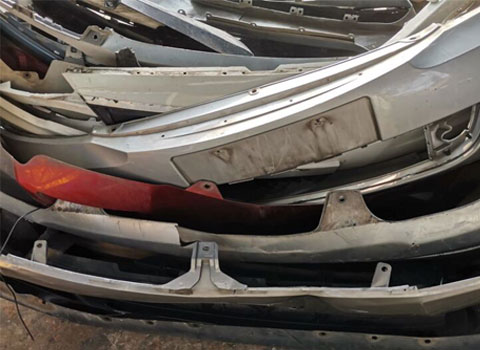 廢棄汽車(chē)殼